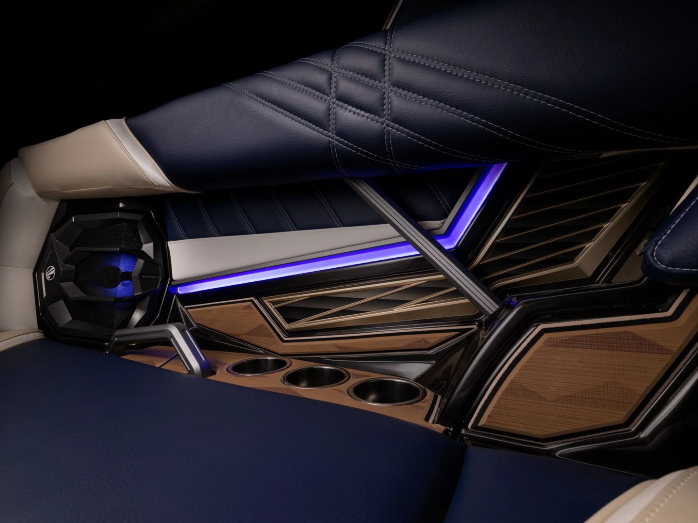 Ultré ZX Class Exclusive Features Ultré ZX Class Exclusive Features