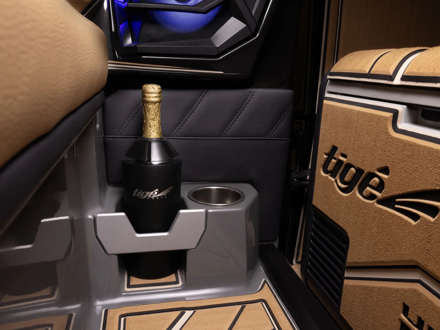 Ultré ZX Class Exclusive Features Ultré ZX Class Exclusive Features